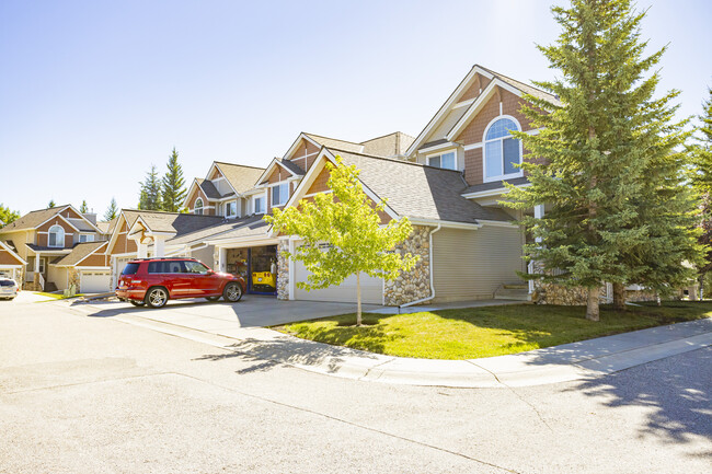 Discovery Heights in Calgary, AB - Building Photo - Building Photo