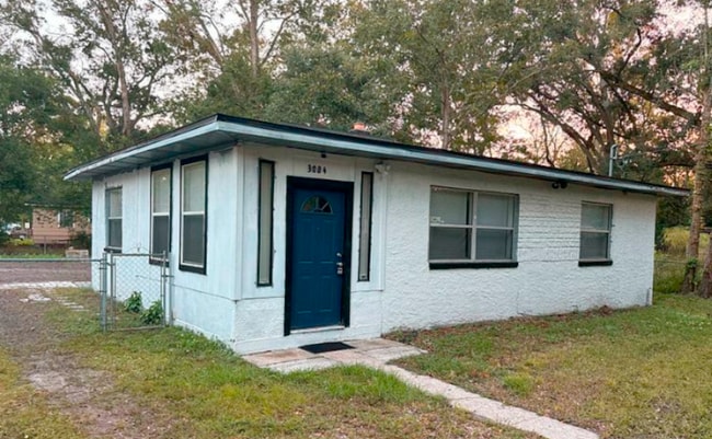 property at 3024 W 1st St