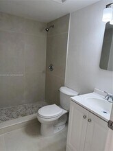 8261 NW 8th St, Unit 130 in Miami, FL - Foto de edificio - Building Photo