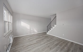 Eden Brooke Townhomes in Columbus, OH - Foto de edificio - Building Photo