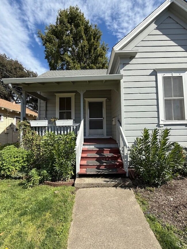 716 Slater St in Santa Rosa, CA - Building Photo - Building Photo