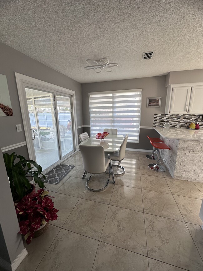 2371 Kirkwall St in Orange Park, FL - Foto de edificio - Building Photo