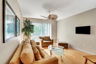 235 NE 1st St, Unit 404 in Delray Beach, FL - Building Photo - Building Photo
