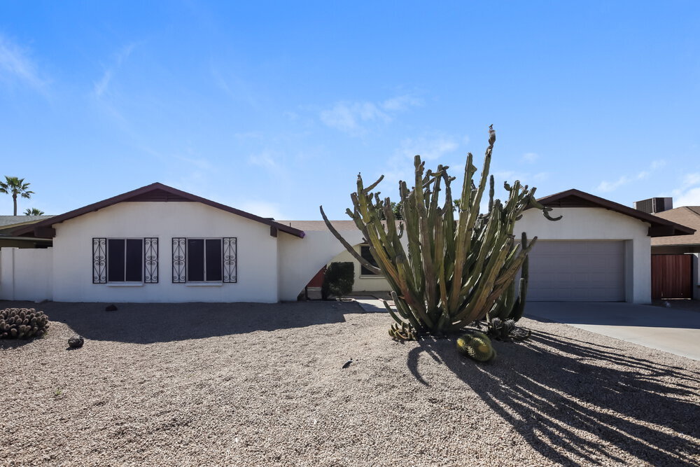 3945 W Meadow Dr in Glendale, AZ - Foto de edificio