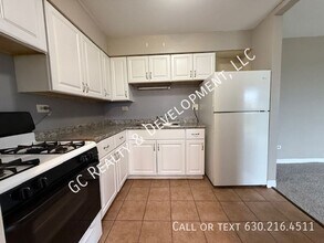 808 College Blvd in Addison, IL - Building Photo - Building Photo