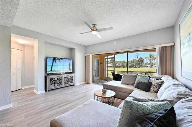 1070 Woodshire Ln-Unit -E103 in Naples, FL - Building Photo - Building Photo