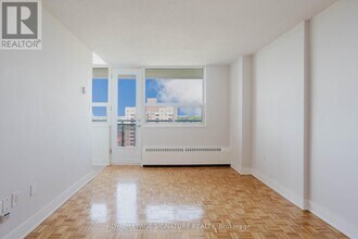 1500-1500 Bathurst St in Toronto, ON - Building Photo - Building Photo