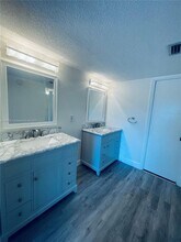 873 NE 195th St in Miami, FL - Building Photo - Building Photo