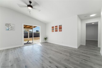 4452 Peterson Dr in Las Vegas, NV - Building Photo - Building Photo