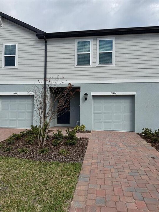 16396 Happy Eagle Dr in Clermont, FL - Foto de edificio