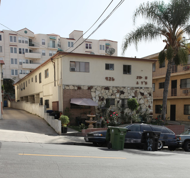 926 Centennial St in Los Angeles, CA - Foto de edificio - Building Photo