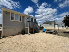 116 W Plover Way in Lavallette, NJ - Building Photo