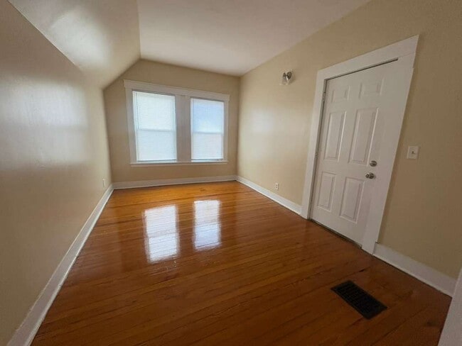 107 Sheffield Ave, Unit 3 in New Haven, CT - Building Photo - Building Photo