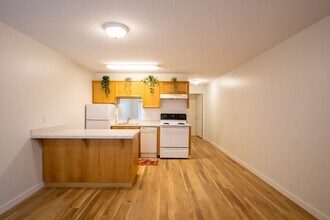 8635 N Leonard St in Portland, OR - Building Photo - Building Photo
