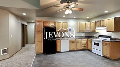 802 Jamie Dr in Selah, WA - Building Photo - Building Photo