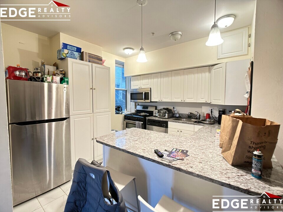 2005 Commonwealth Ave in Boston, MA - Building Photo