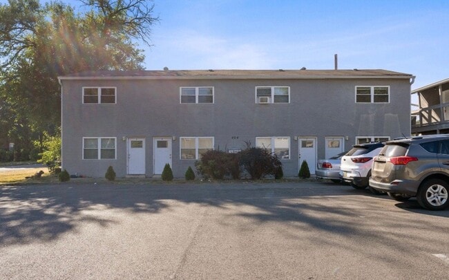 property at 464 E Norwich Ave