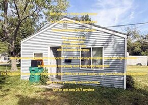 1160 N Summit Ave in Decatur, IL - Building Photo