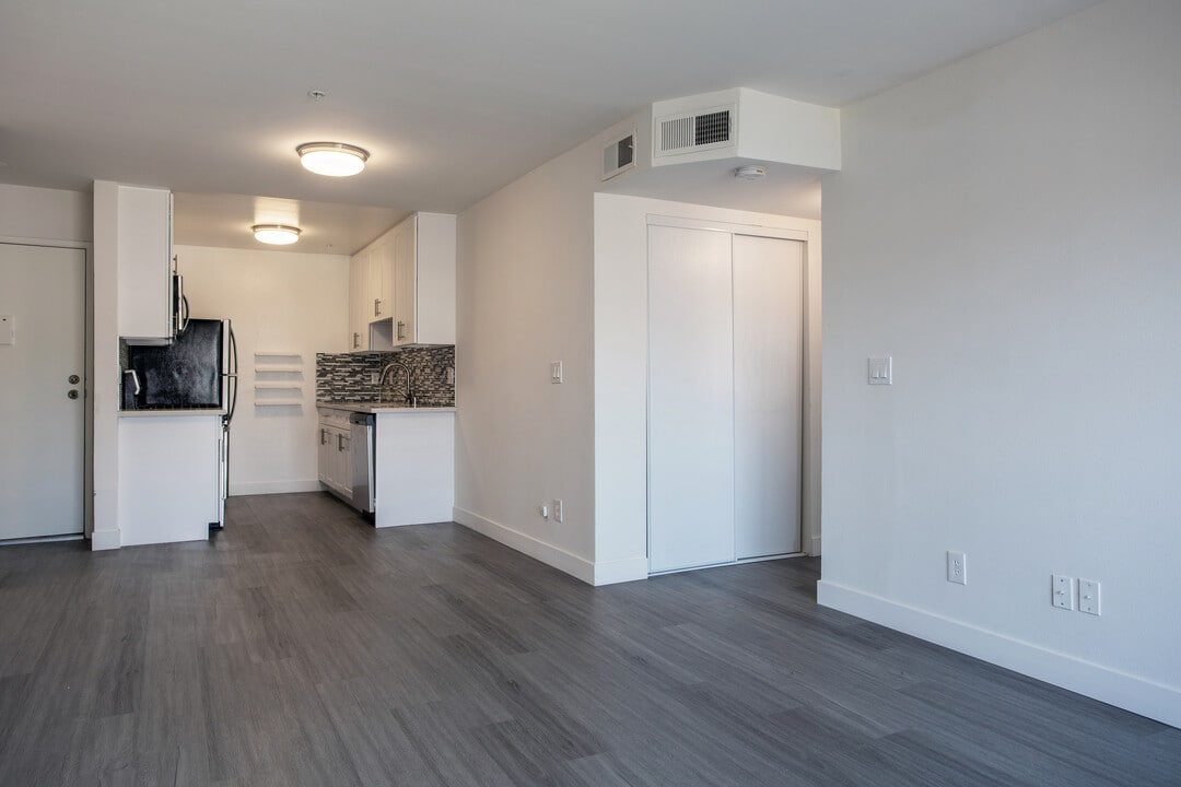 Edgemont Court Apartments in Los Angeles, CA - Building Photo