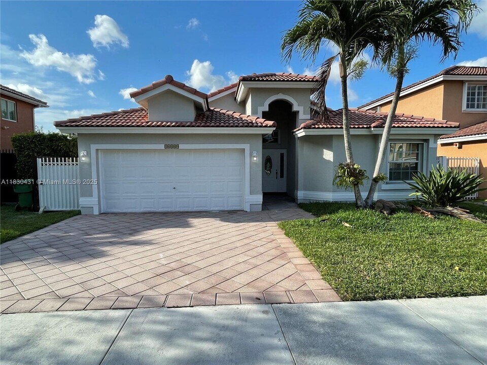 16469 SW 100th Terrace in Miami, FL - Building Photo