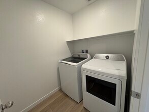9526 Ezra Fls Ave in Las Vegas, NV - Building Photo - Building Photo