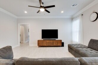 106 Virtuous St in Youngsville, LA - Building Photo - Building Photo