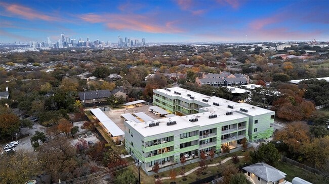 4004 Banister Ln in Austin, TX - Foto de edificio - Building Photo