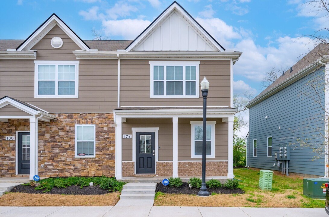 178 Cecil Rd in Lebanon, TN - Building Photo