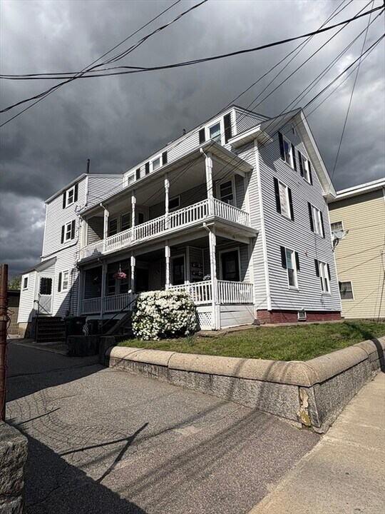 16 Capron St in Attleboro, MA - Building Photo