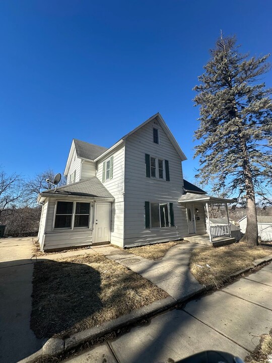 412 N 7th St in Fort Dodge, IA - Building Photo