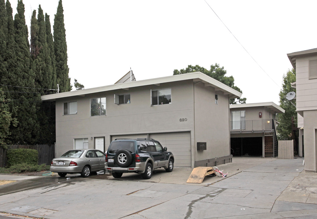 620 Hopkins Ave in Redwood City, CA - Foto de edificio