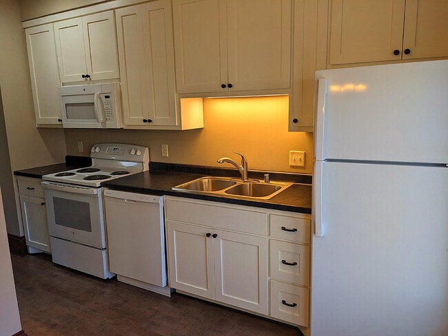 property at 607 W Madison St