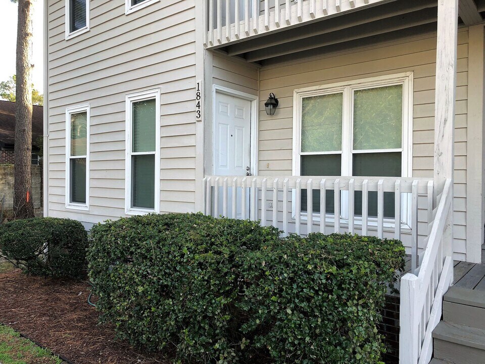 1843 Savannah Ct in Wilmington, NC - Building Photo