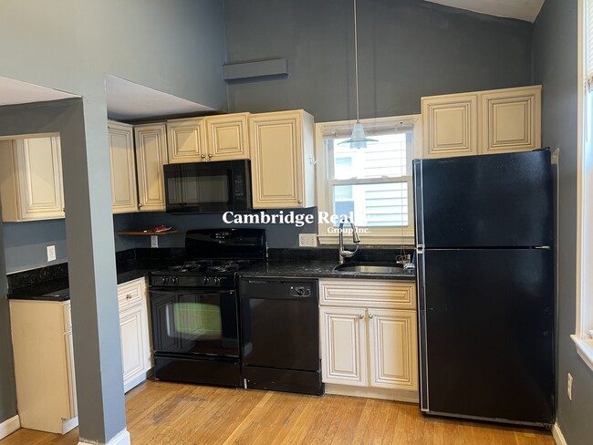 89 Spring St, Unit 3A in Cambridge, MA - Building Photo - Building Photo