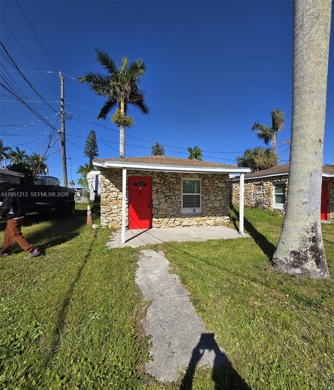 property at 1189 N Tamiami Trl