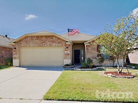 525 Beechgrove Terrace in Fort Worth, TX - Building Photo