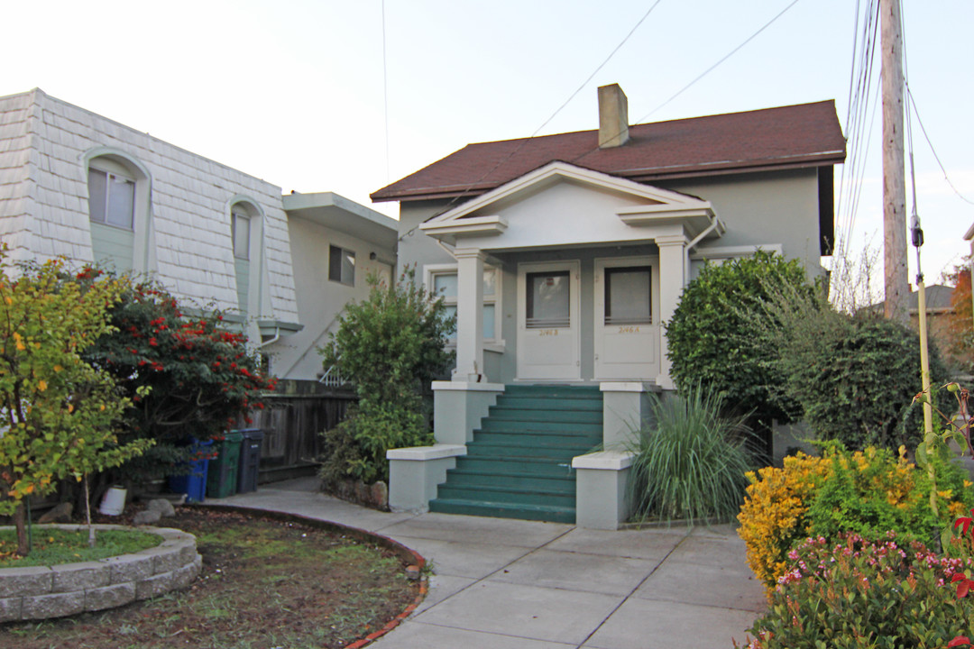 2146 Clinton Ave in Alameda, CA - Foto de edificio