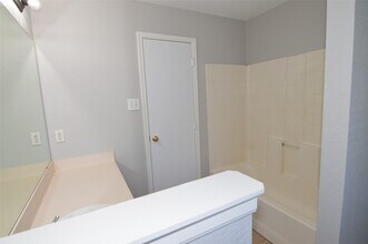 24322 Bar Kay Ln in Hockley, TX - Foto de edificio - Building Photo