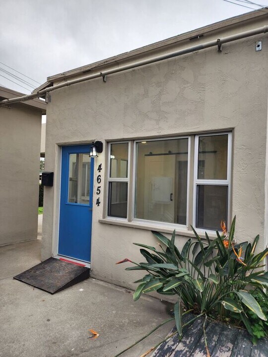 4654 Palm Ave in La Mesa, CA - Building Photo