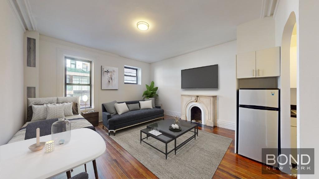 39 E 65th St in New York, NY - Building Photo