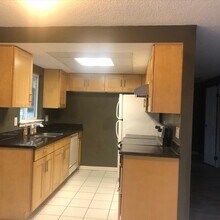 5827 204th St SW, Unit C in Lynnwood, WA - Building Photo - Building Photo