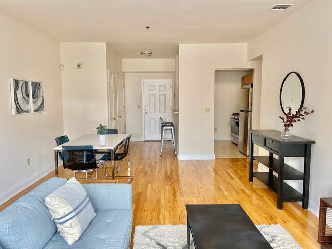 557 5th St in Hoboken, NJ - Building Photo - Building Photo