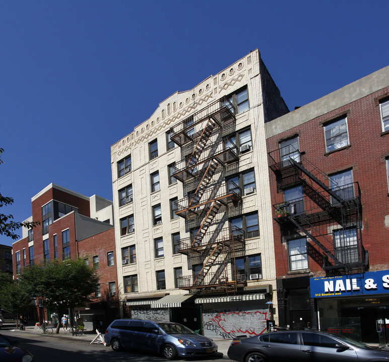 316 Bedford Ave in Brooklyn, NY - Building Photo