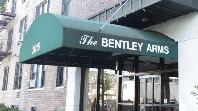 The Bentley Arms Apartments in Bronx, NY - Foto de edificio - Building Photo