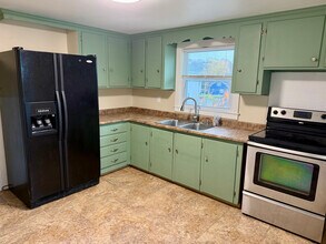 236 Andrews Ave, Unit B in West Warwick, RI - Building Photo - Building Photo