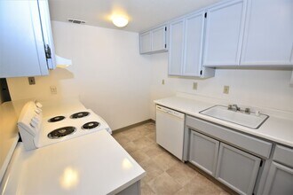 3846-3846 Westporter Dr in Sacramento, CA - Building Photo - Building Photo