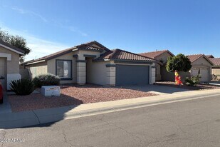 10443 W Medlock Dr in Glendale, AZ - Building Photo