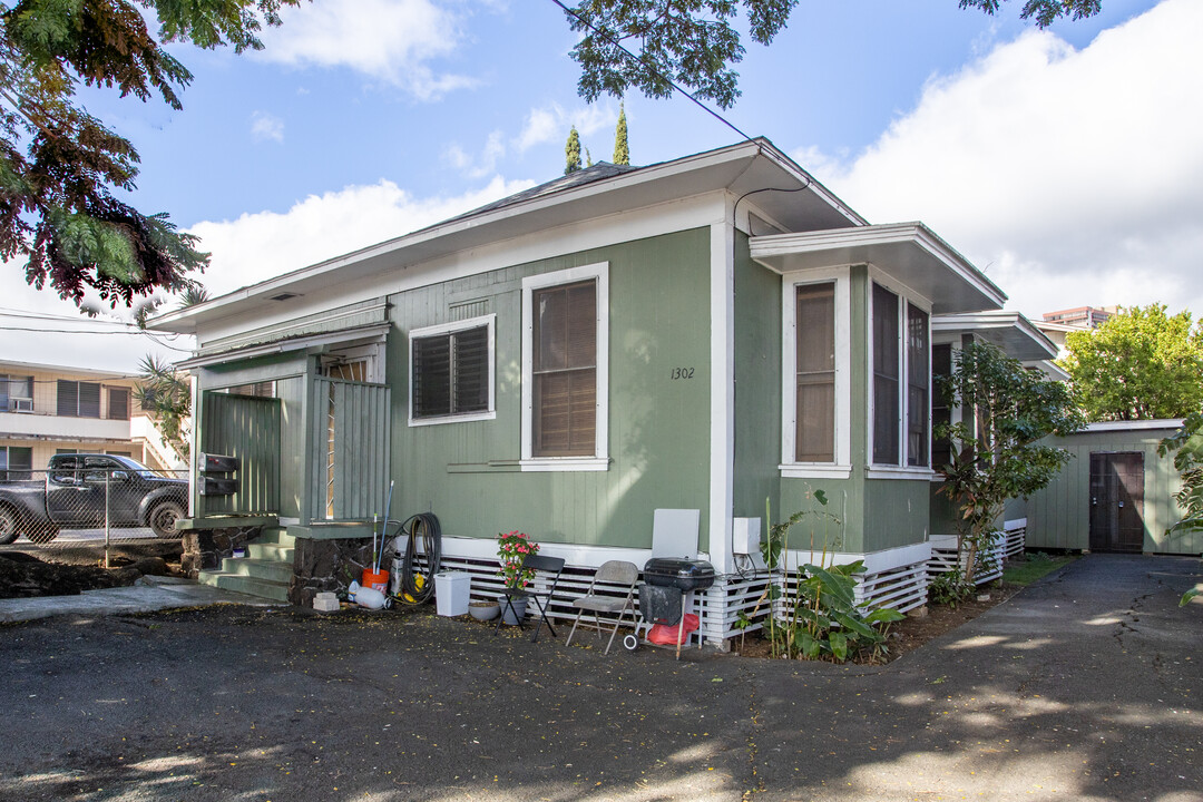 1302 Kinau St in Honolulu, HI - Building Photo