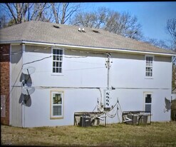 140B Jackson W Blvd in Jackson, MS - Building Photo