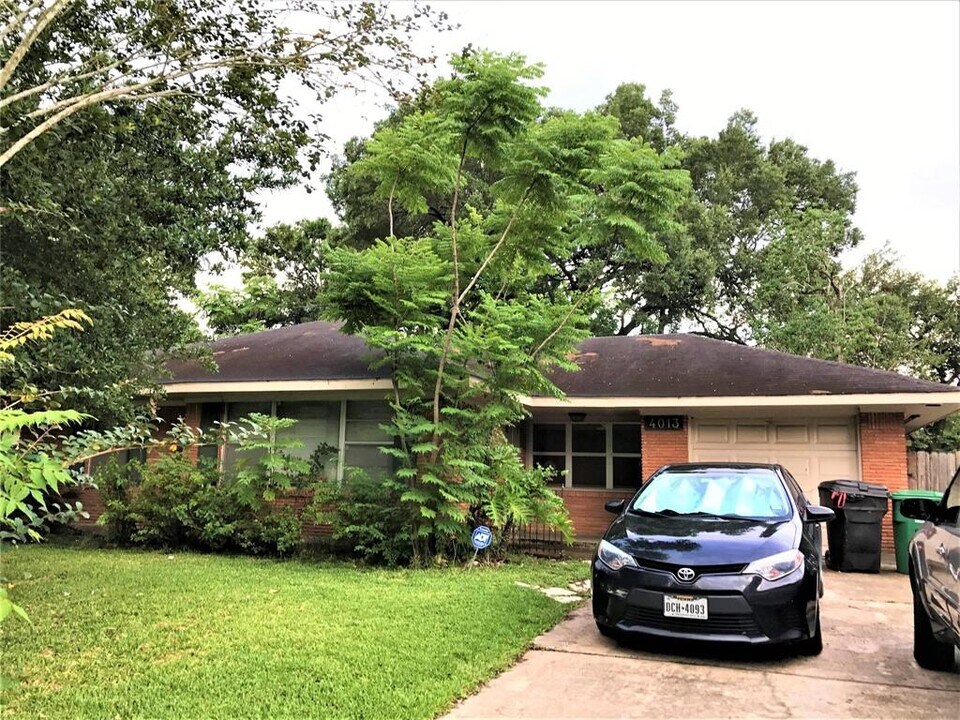 4013 McDermed Dr in Houston, TX - Building Photo
